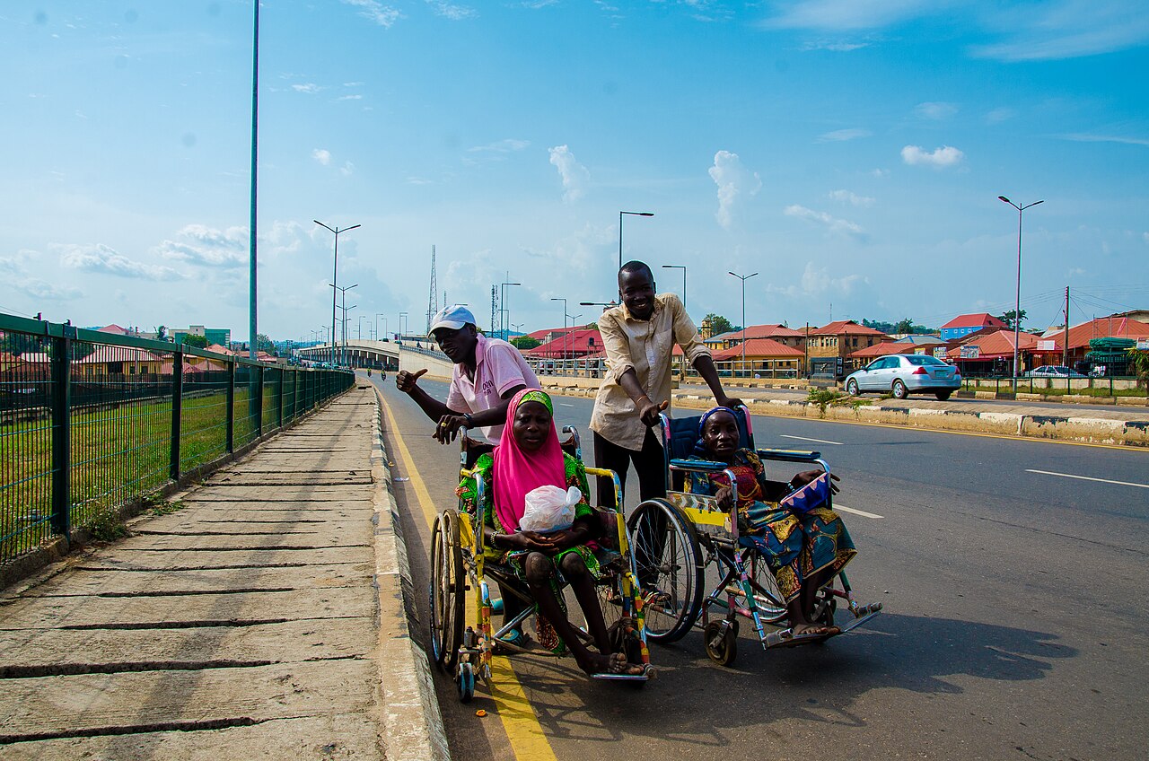 車いすの従姉妹と過ごして思い知った、多くの街の排除的構造